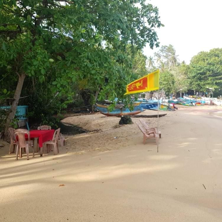 Bed and Breakfast Moon River Surf Beach Cabana Tangalle Exterior foto